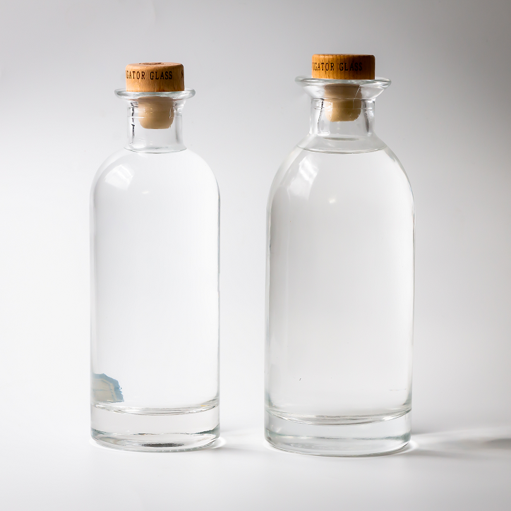 wholesale Chinese manufacture 500ml 700ml flat glass bottle whisky gin bottle