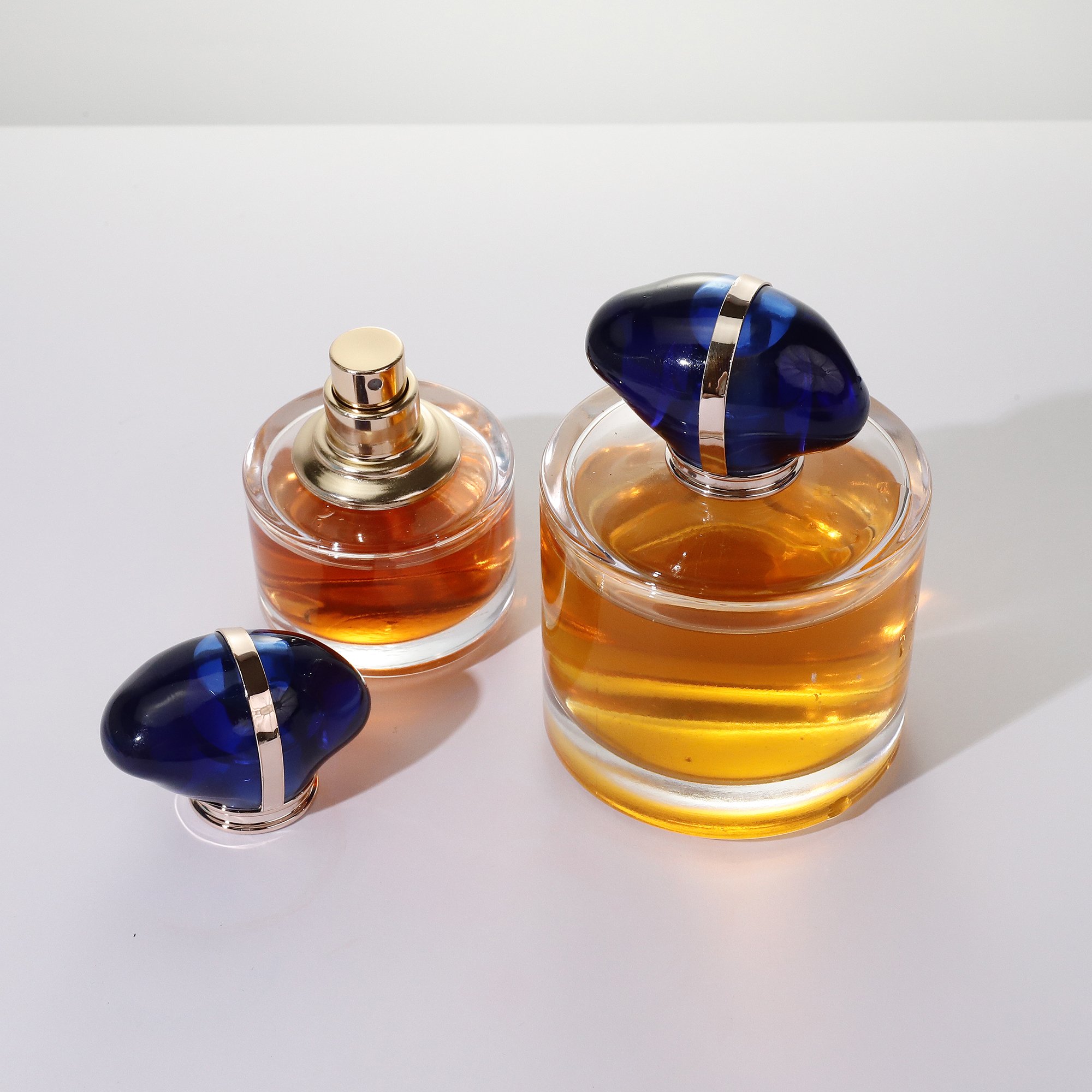 Wholesale Classic Simple, Lovely Cylinder Spray 30ml/50ml/100ml Clear Perfume glass Bottle