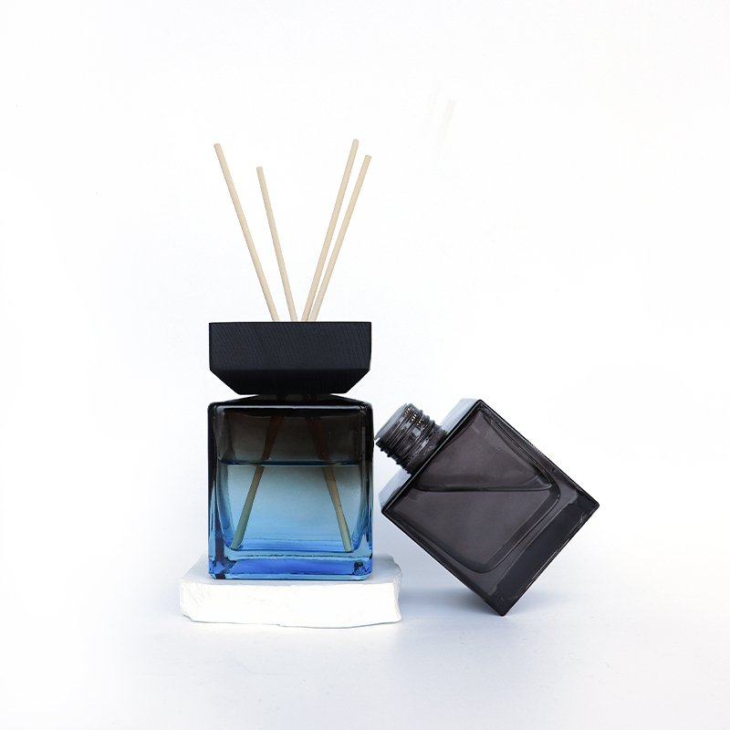 Square Luxury Black Glass 100ml 200ml 500ml Large Reed Diffuser Bottle Fragrance Glass Bottle For Reed Diffuser With Wooden Lid