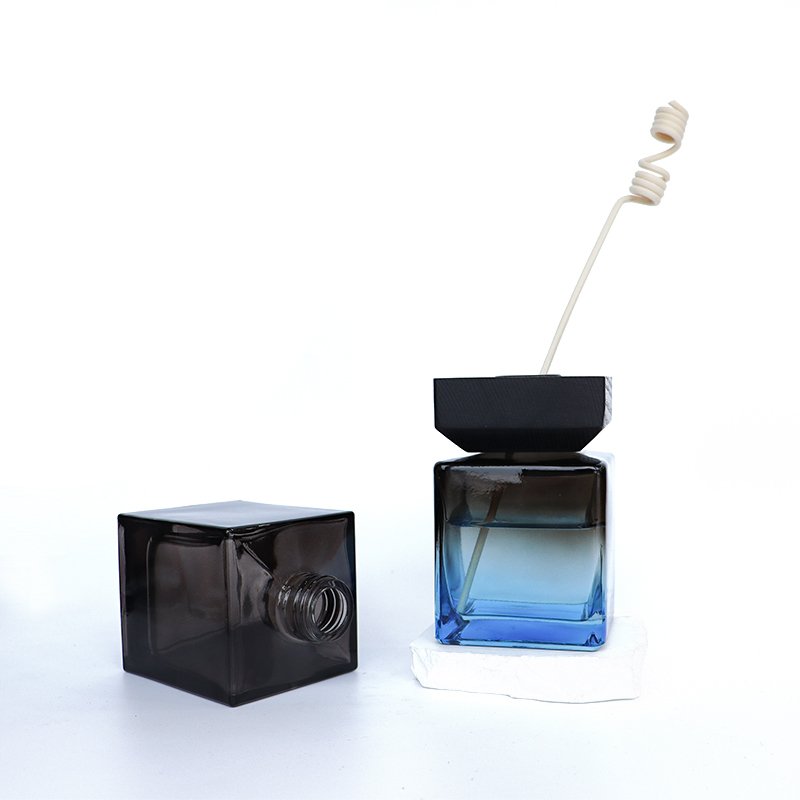 Square Luxury Black Glass 100ml 200ml 500ml Large Reed Diffuser Bottle Fragrance Glass Bottle For Reed Diffuser With Wooden Lid