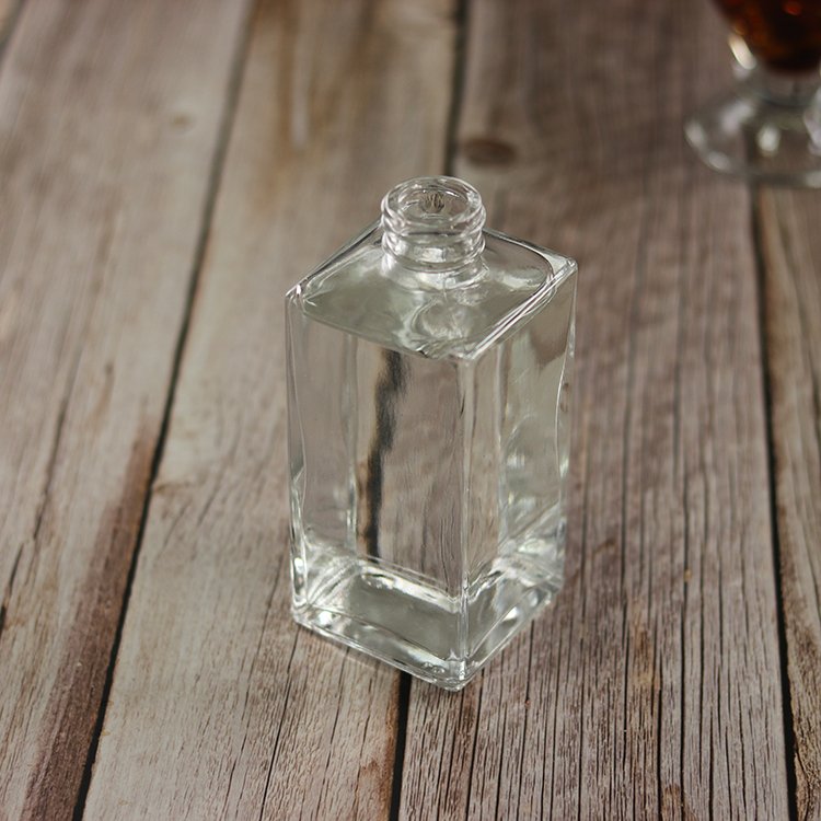 Wholesale Vodka Spirit Bottle Small Square Glass Bottle For Liquor 200 ml 200ml Flat Glass Liquor Bottle