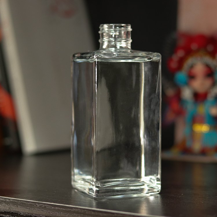 Wholesale Vodka Spirit Bottle Small Square Glass Bottle For Liquor 200 ml 200ml Flat Glass Liquor Bottle