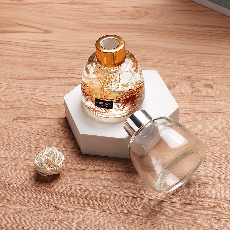 Unique Pastel Crystal Conical Pyramid Shaped Golden Clear Glass Aromatherapy Perfume Candle Reed Diffuser Bottle Jars with Lid