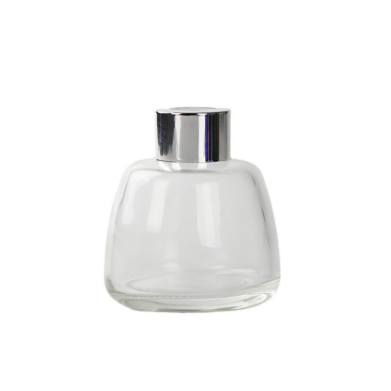 Unique Pastel Crystal Conical Pyramid Shaped Golden Clear Glass Aromatherapy Perfume Candle Reed Diffuser Bottle Jars with Lid