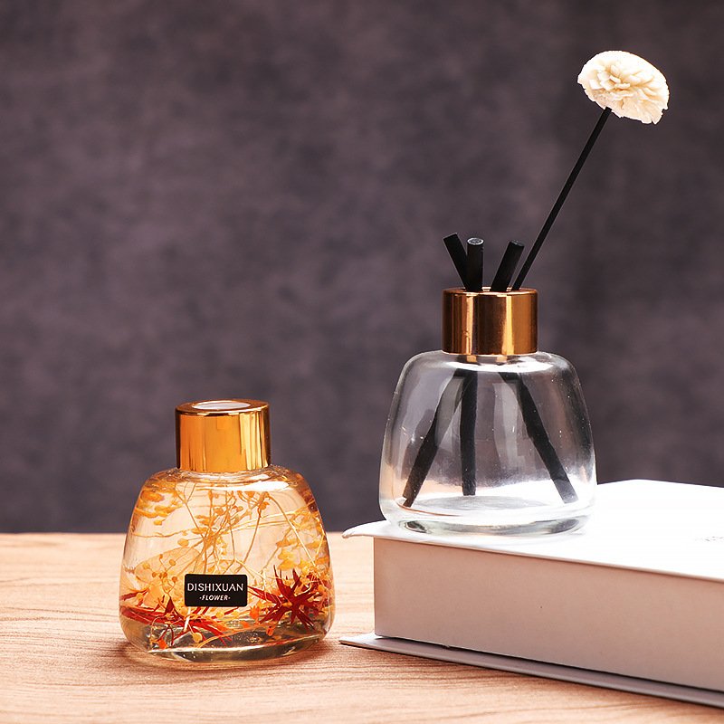 Unique Pastel Crystal Conical Pyramid Shaped Golden Clear Glass Aromatherapy Perfume Candle Reed Diffuser Bottle Jars with Lid