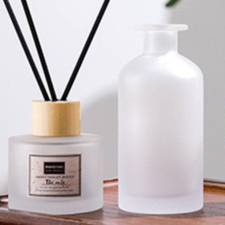 Home Fragrance Diffuser Bottle OEM Color Glass Bottle 150ml Cylinder Round Reed Diffuser Bottle With Wood Lid