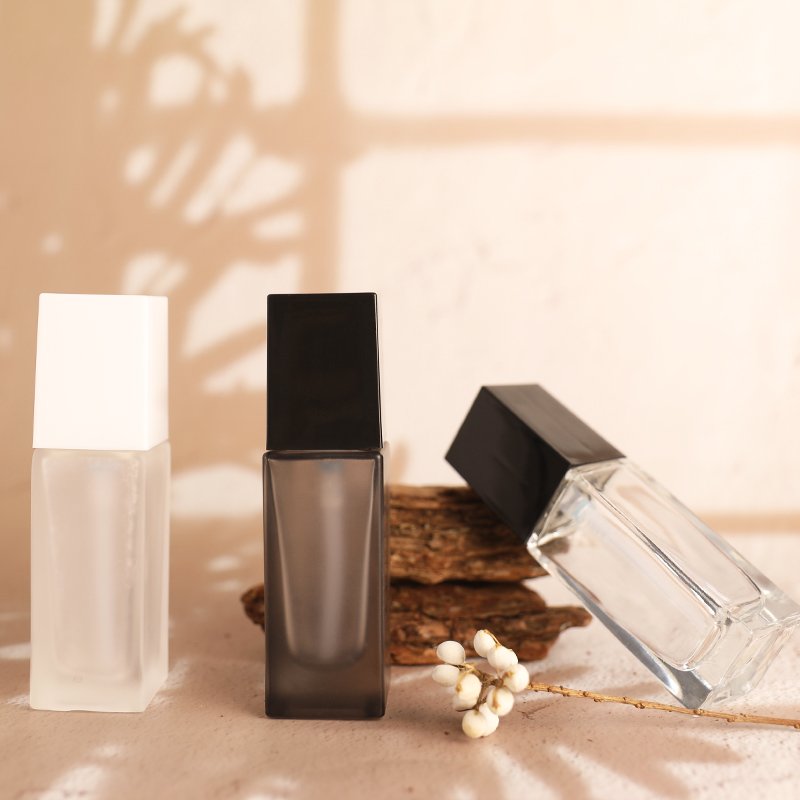 Factory custom 30ml square thick powder bottom liquid bottle emulsion glass bottle cosmetics packaging bottle
