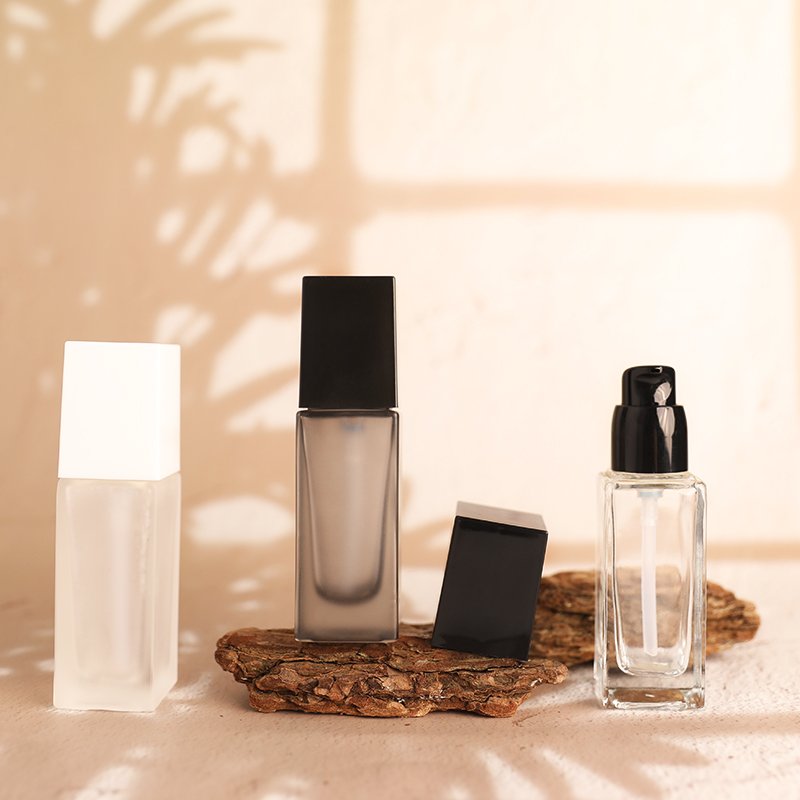 Factory custom 30ml square thick powder bottom liquid bottle emulsion glass bottle cosmetics packaging bottle