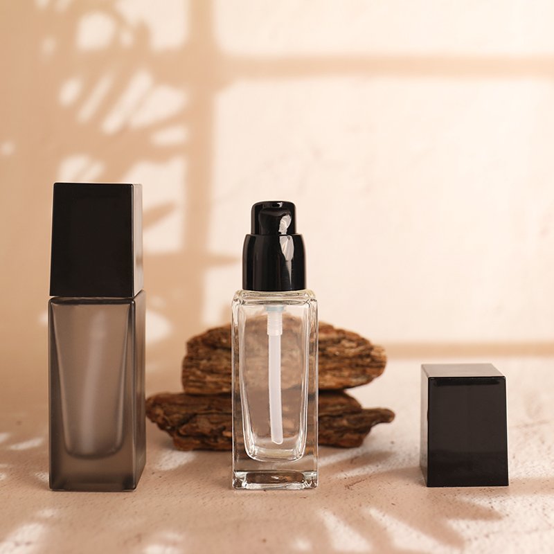 Factory custom 30ml square thick powder bottom liquid bottle emulsion glass bottle cosmetics packaging bottle