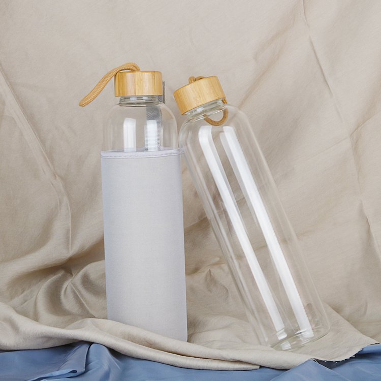 High Borosilicate Glass Bamboo Lid 1 Liter Custom Glass Water Bottle with Neoprene Sleeve Eco-Friendly and Stylish