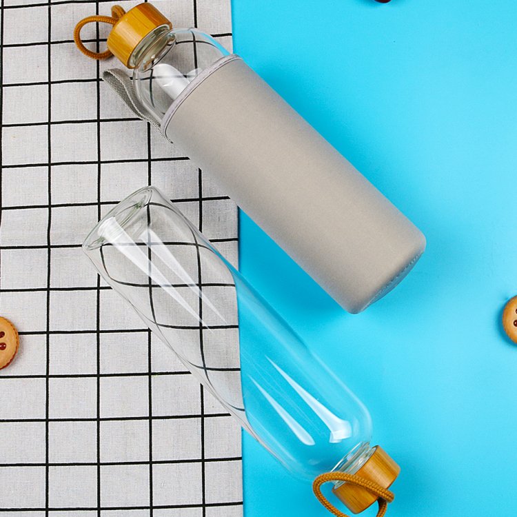 High Borosilicate Glass Bamboo Lid 1 Liter Custom Glass Water Bottle with Neoprene Sleeve Eco-Friendly and Stylish
