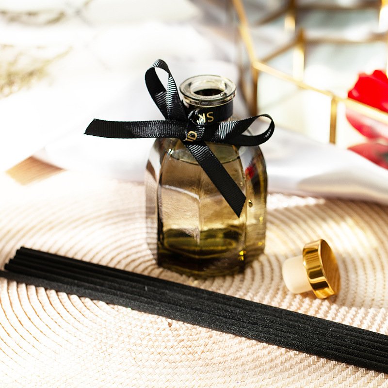 New Design Black Glass Bottle Air Fragrance Freshening Luxury Home Decor Perfume Fragrance oil Stick Room Reed Diffuser