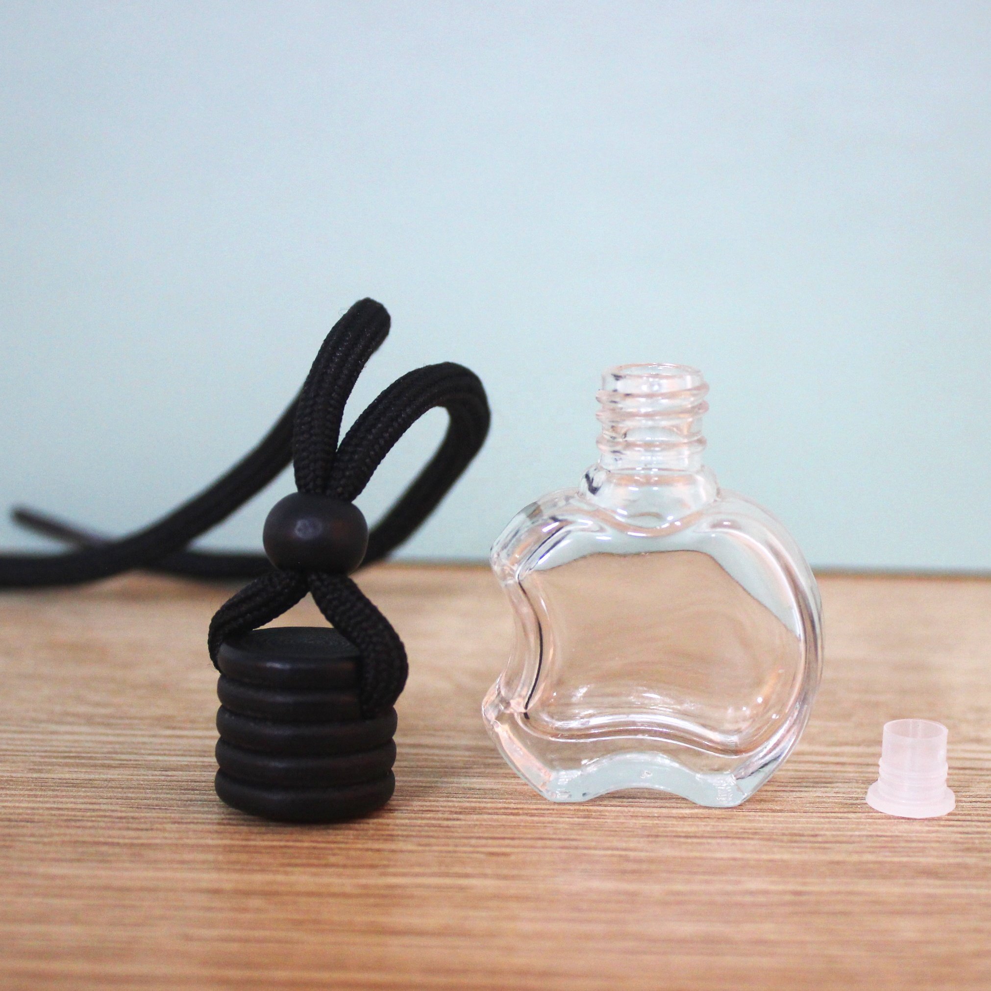 8ml Apple Clear Glass Bottles For Perfumes Empty Bottle Black Wooden Lid With Paint Car Hanging Arom Diffuser Perfume Bottle