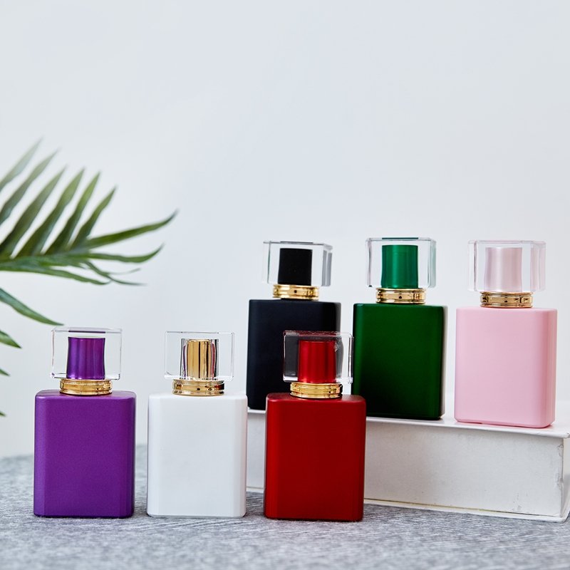 MUB Wholesale High Quality Black White Square 50ml Glass Perfume Spray Bottle Empty Refillable Parfum Bottle With Acrylic Lid