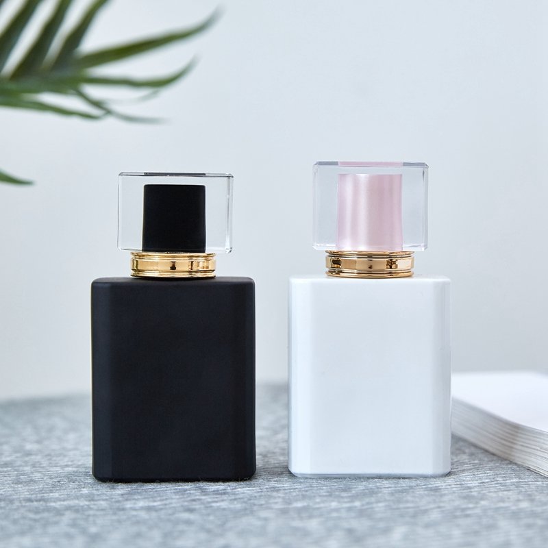 MUB Wholesale High Quality Black White Square 50ml Glass Perfume Spray Bottle Empty Refillable Parfum Bottle With Acrylic Lid