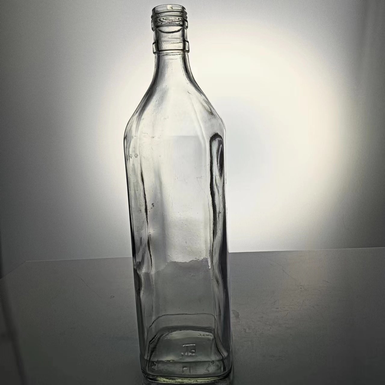 Various Styles Exquisite Custom Small Luxury Wine Liquor Glass Bottle