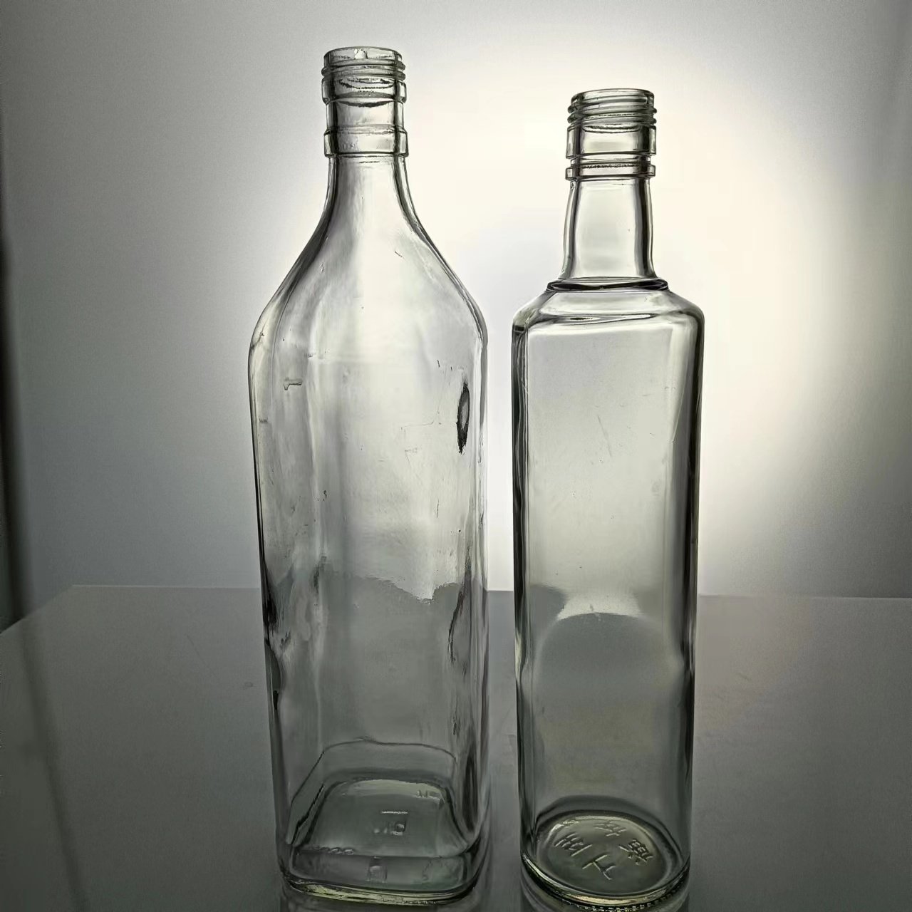 Various Styles Exquisite Custom Small Luxury Wine Liquor Glass Bottle