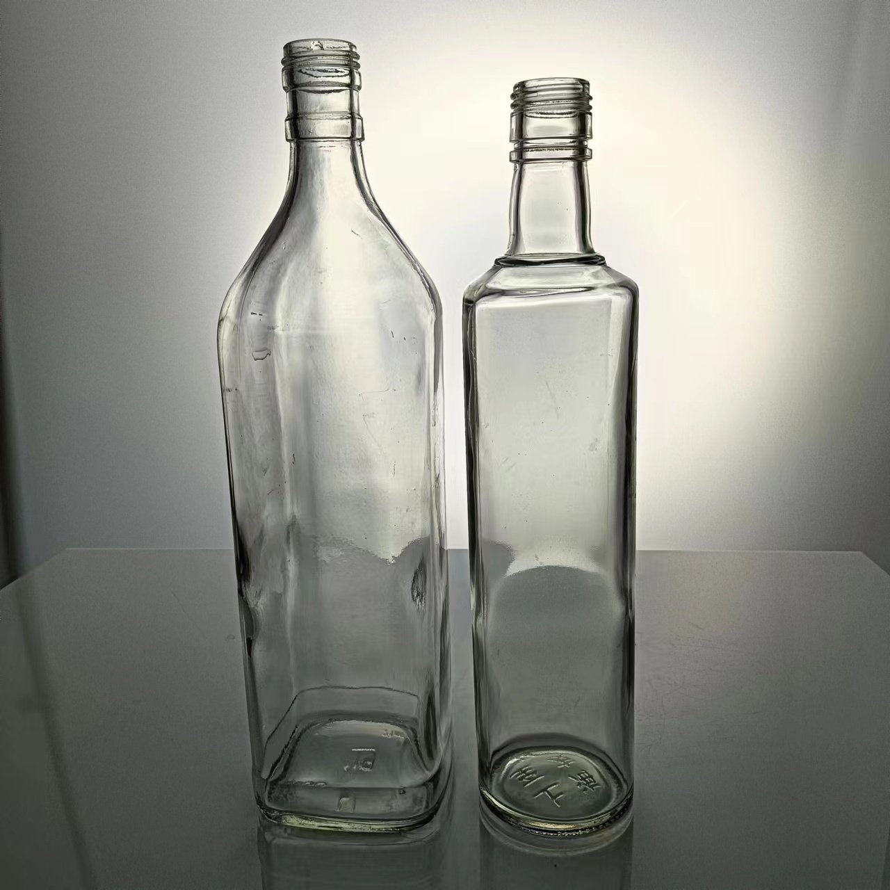 Various Styles Exquisite Custom Small Luxury Wine Liquor Glass Bottle