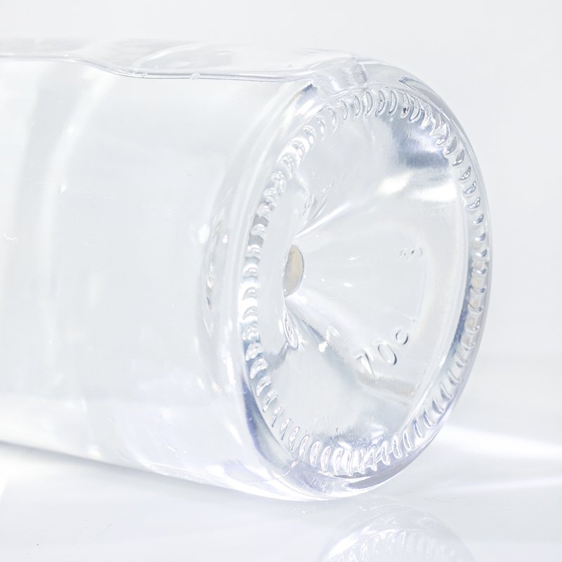 700ml Bottom recessed transparent thick round glass bottle with high concave bottom
