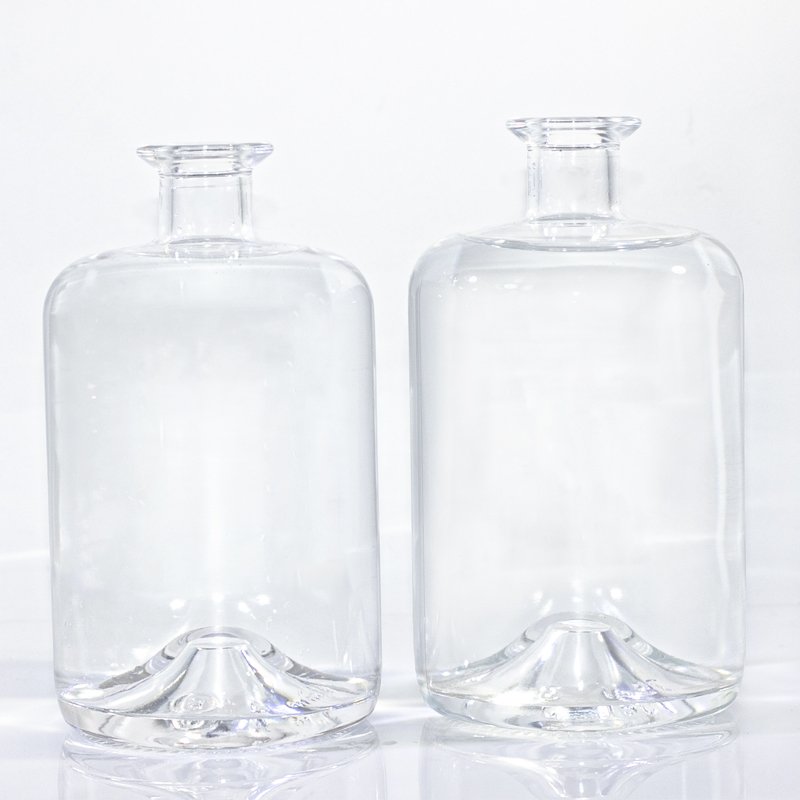 700ml Bottom recessed transparent thick round glass bottle with high concave bottom