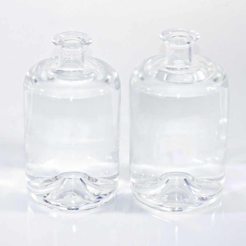 700ml Bottom recessed transparent thick round glass bottle with high concave bottom