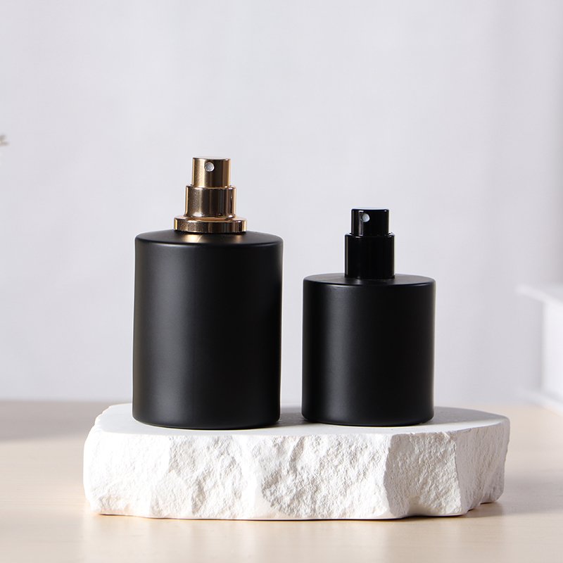 2024 classic round shape empty matte black perfume spray glass bottles with black round lid