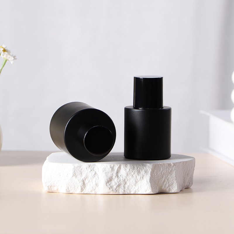 2024 classic round shape empty matte black perfume spray glass bottles with black round lid