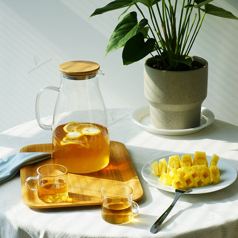 Wholesale 1.6L Custom Coffee Tea & Fruit Infusion Pitcher Set with Stainless Steel Lid with Handle Heat Resistant Glass Mug