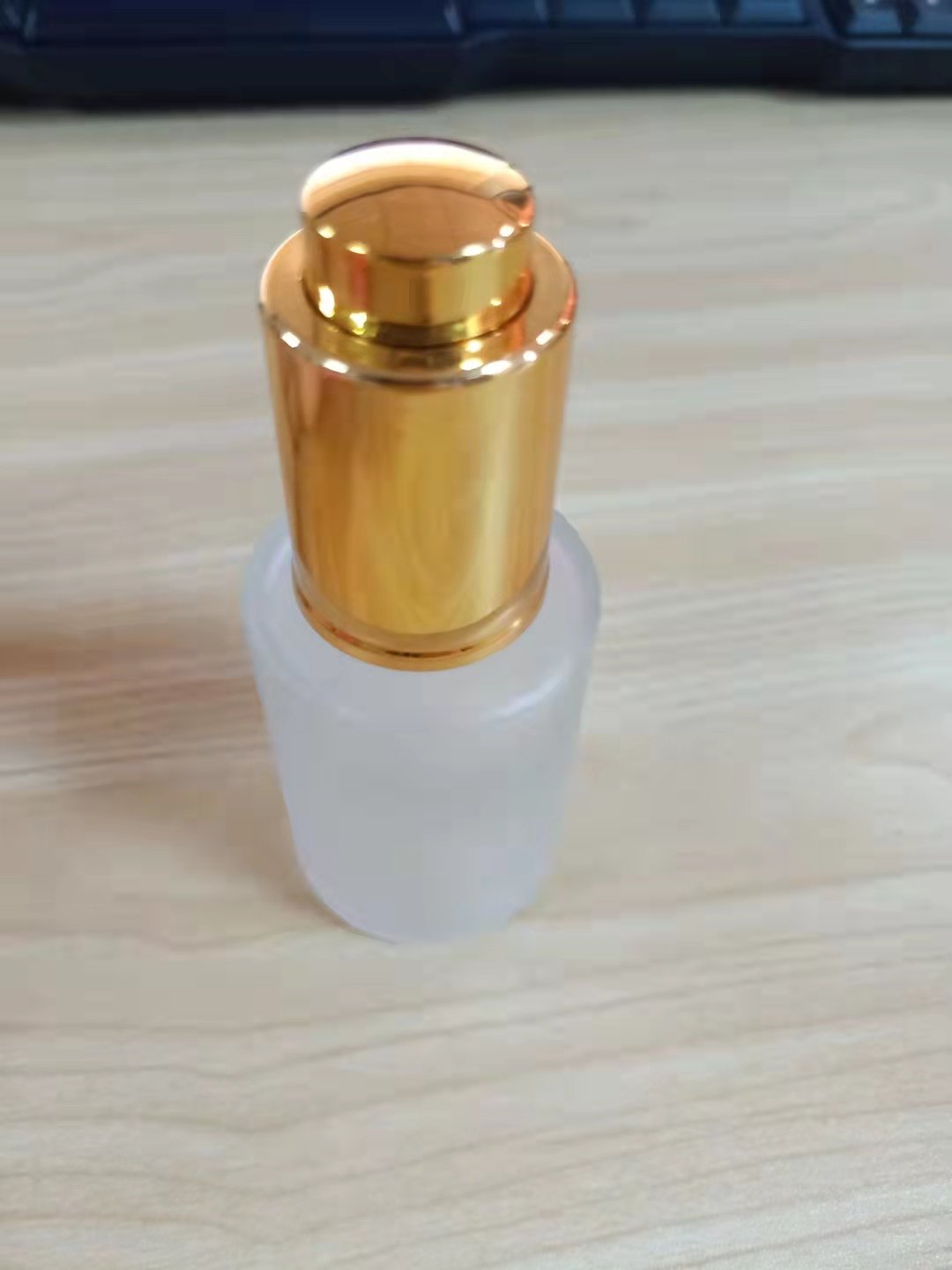 ready stock clear and frosted 20ml 30ml 50ml 100ml 120ml Lotion Serum Cosmetic Glass Bottle with Silver and Golden Pump