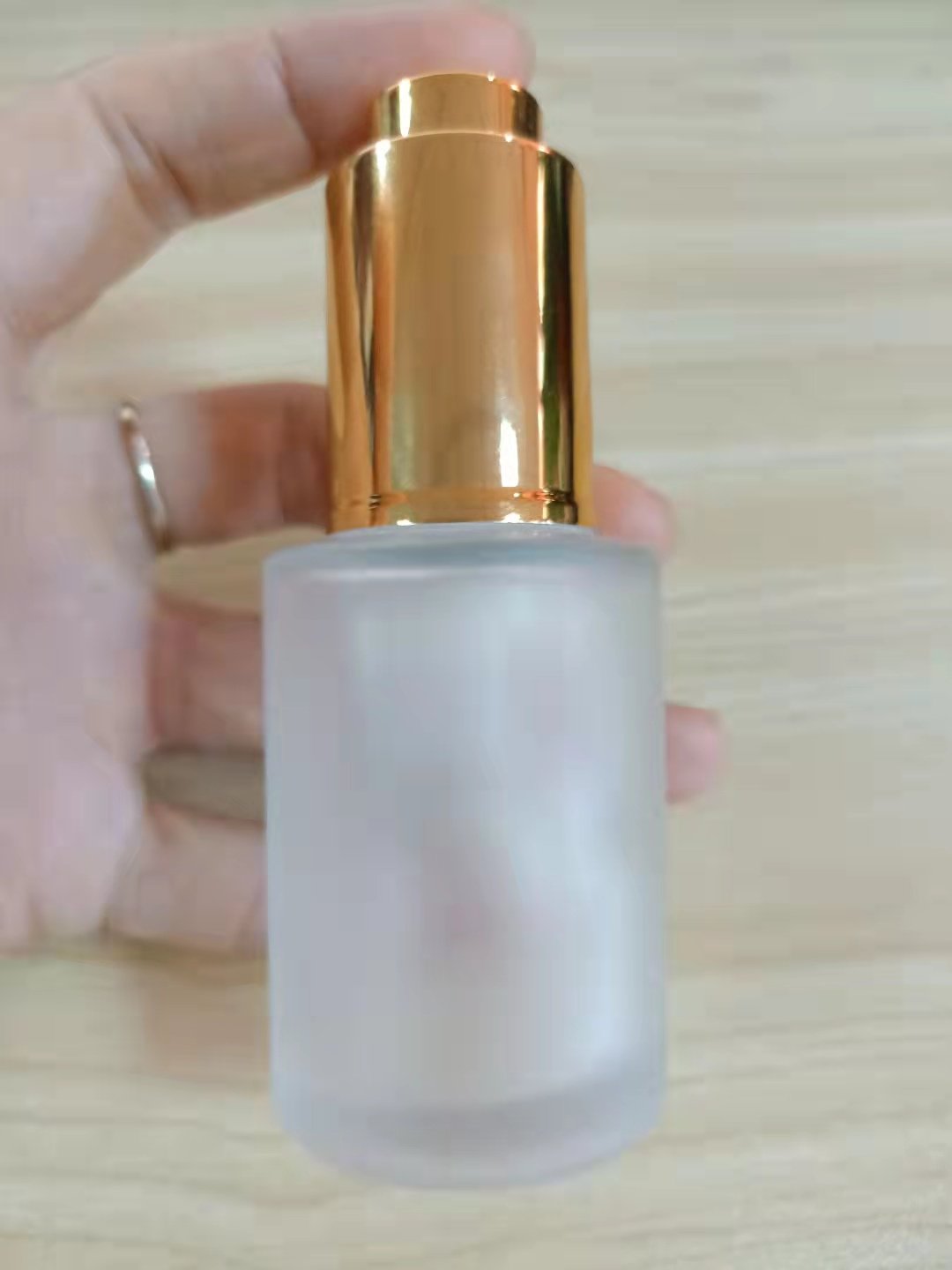ready stock clear and frosted 20ml 30ml 50ml 100ml 120ml Lotion Serum Cosmetic Glass Bottle with Silver and Golden Pump