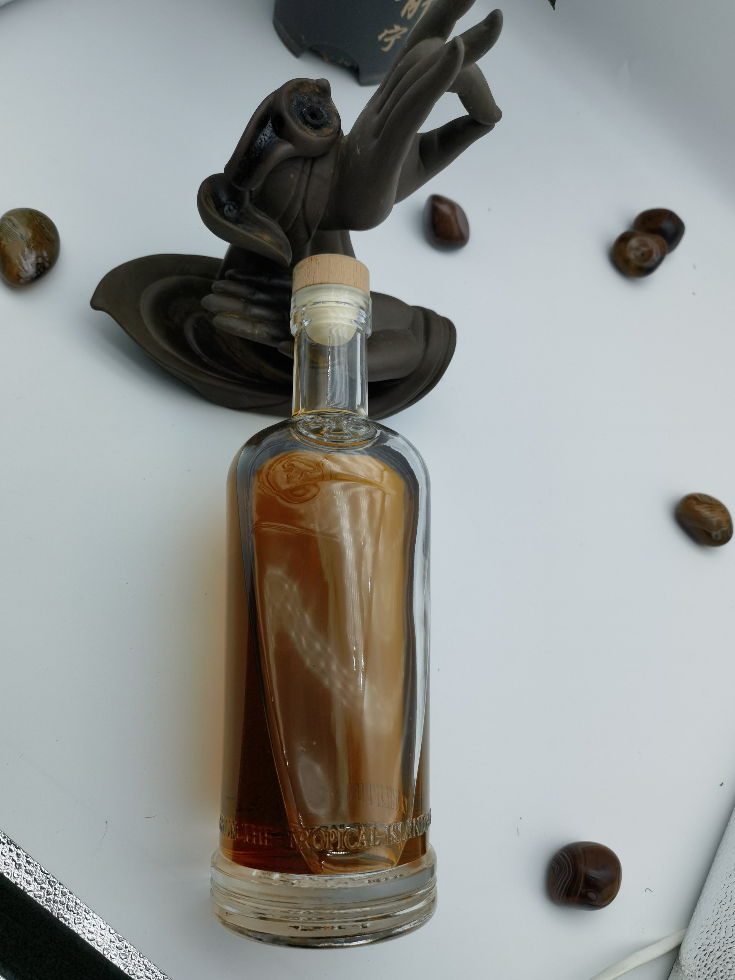 High grade factory round shape 700ml long neck glass bottle vodka whisky gin rum tequila liquid container bottle with cork cap
