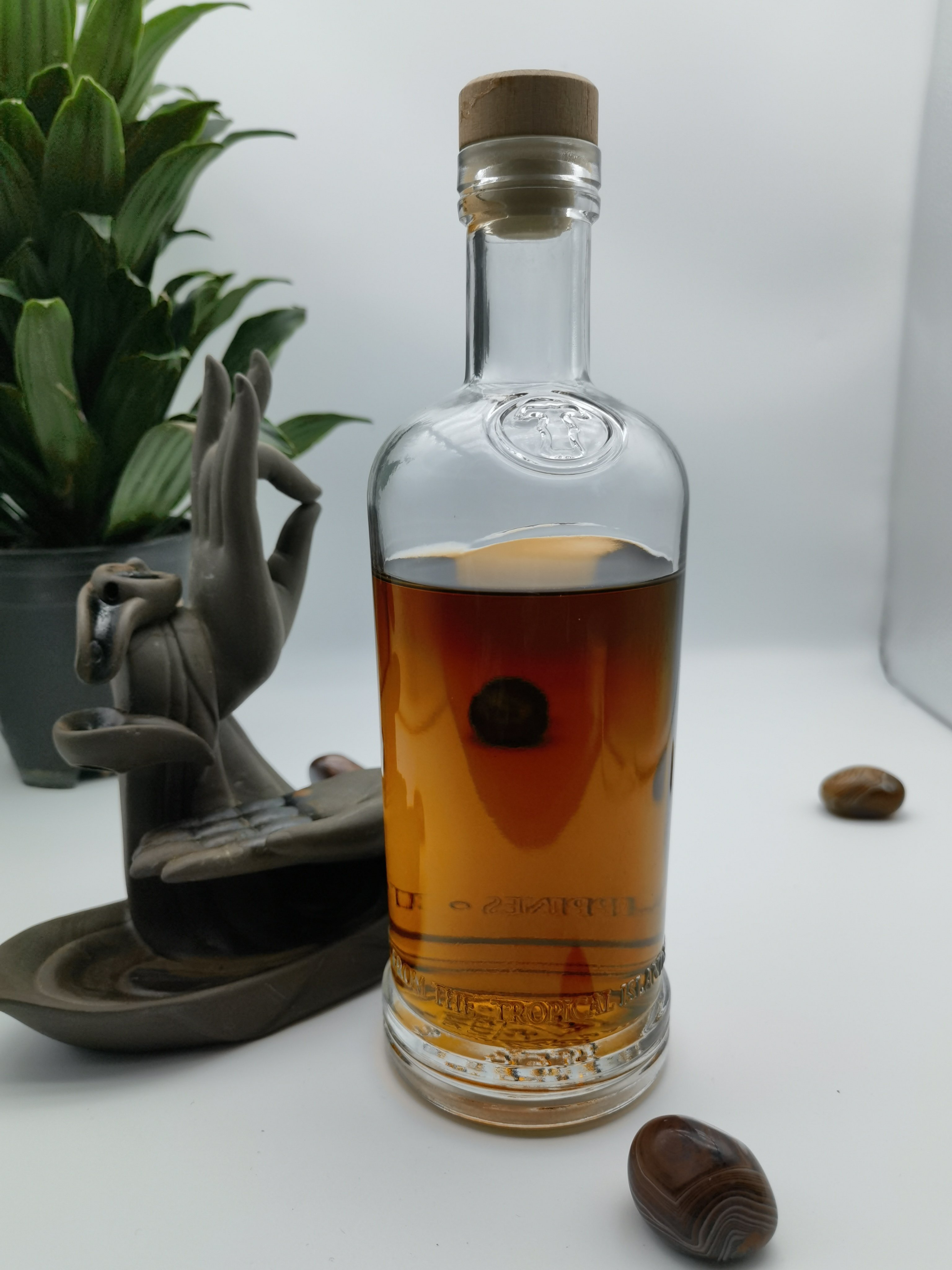High grade factory round shape 700ml long neck glass bottle vodka whisky gin rum tequila liquid container bottle with cork cap