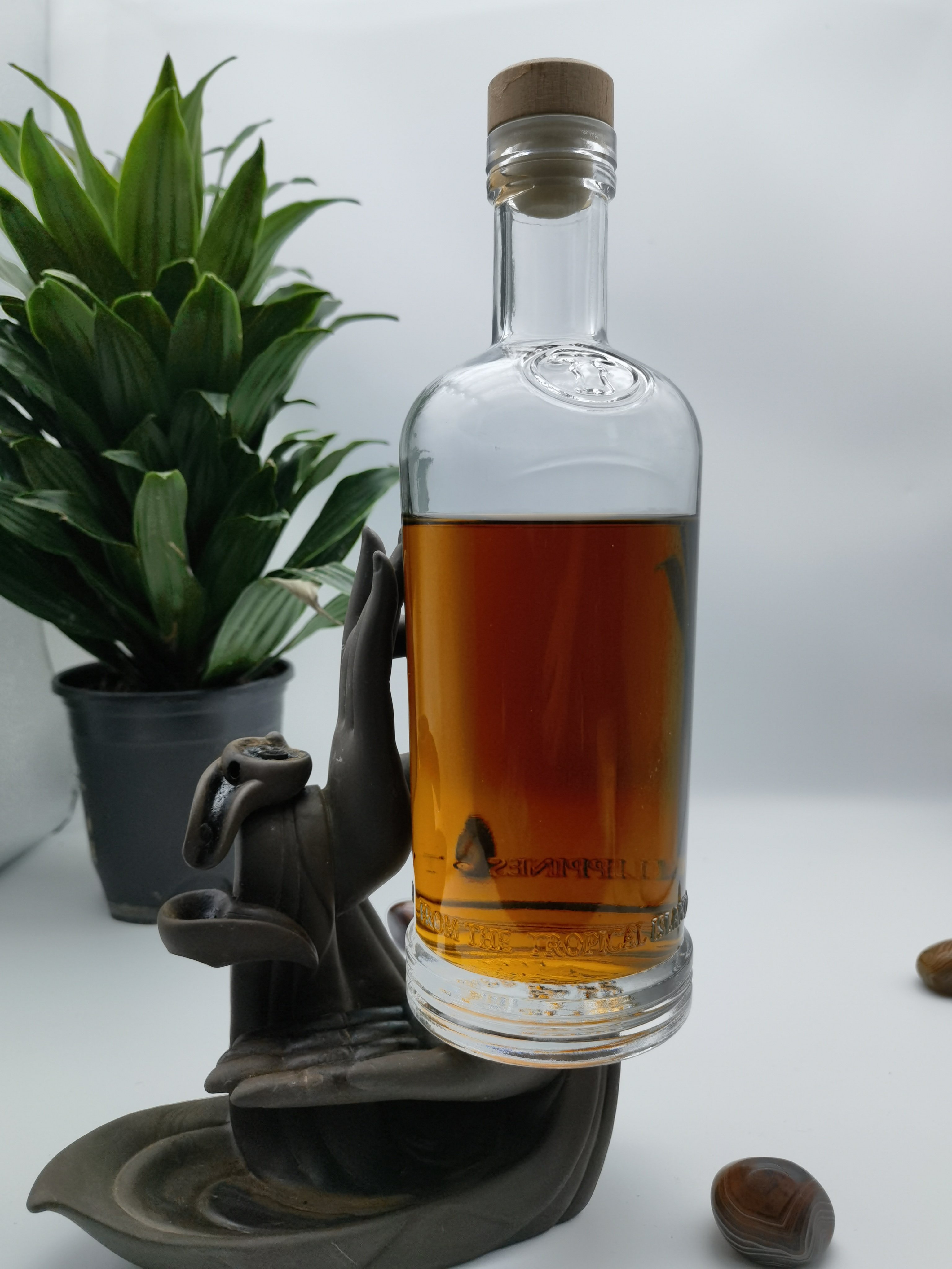 High grade factory round shape 700ml long neck glass bottle vodka whisky gin rum tequila liquid container bottle with cork cap