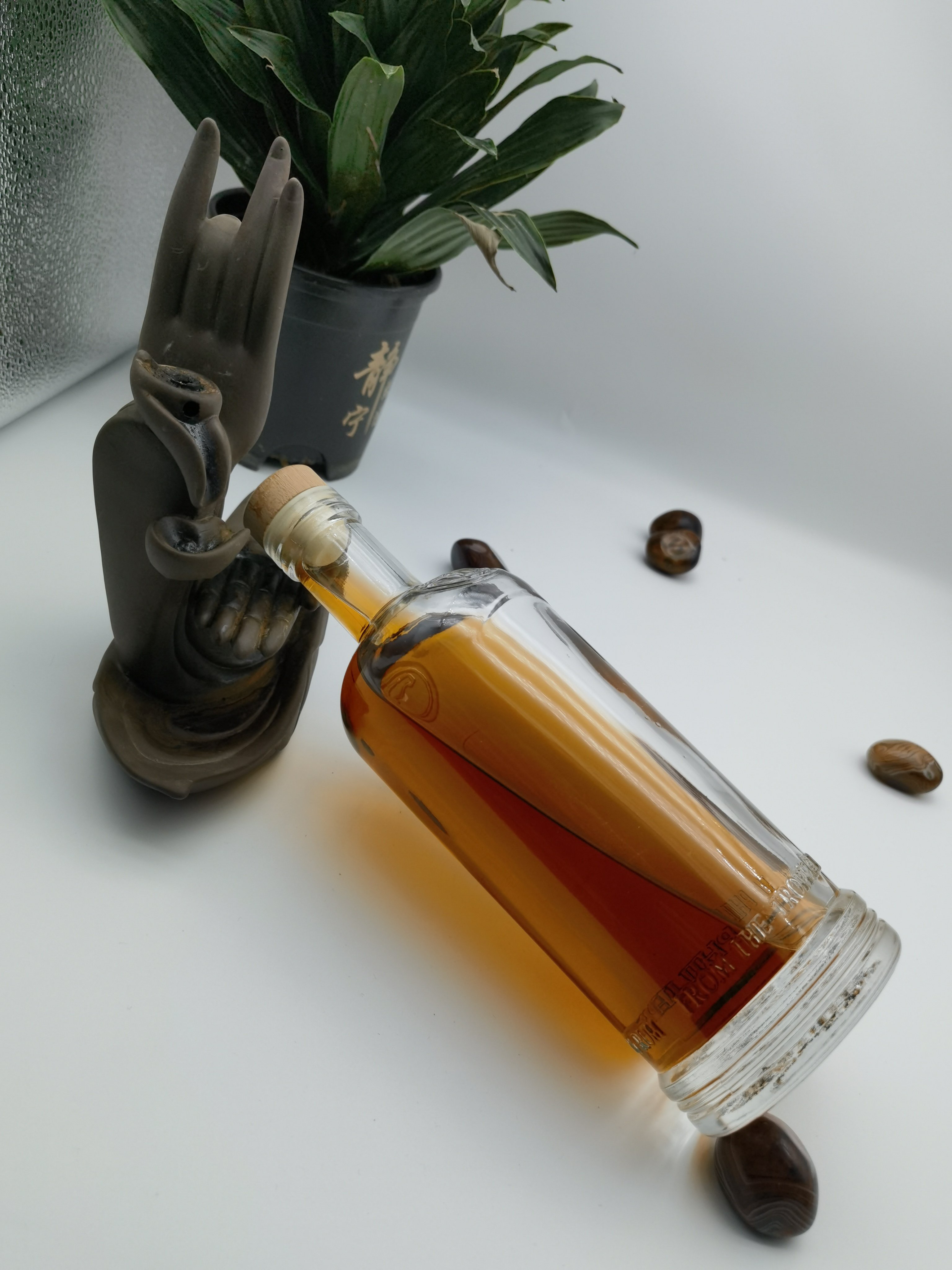 High grade factory round shape 700ml long neck glass bottle vodka whisky gin rum tequila liquid container bottle with cork cap
