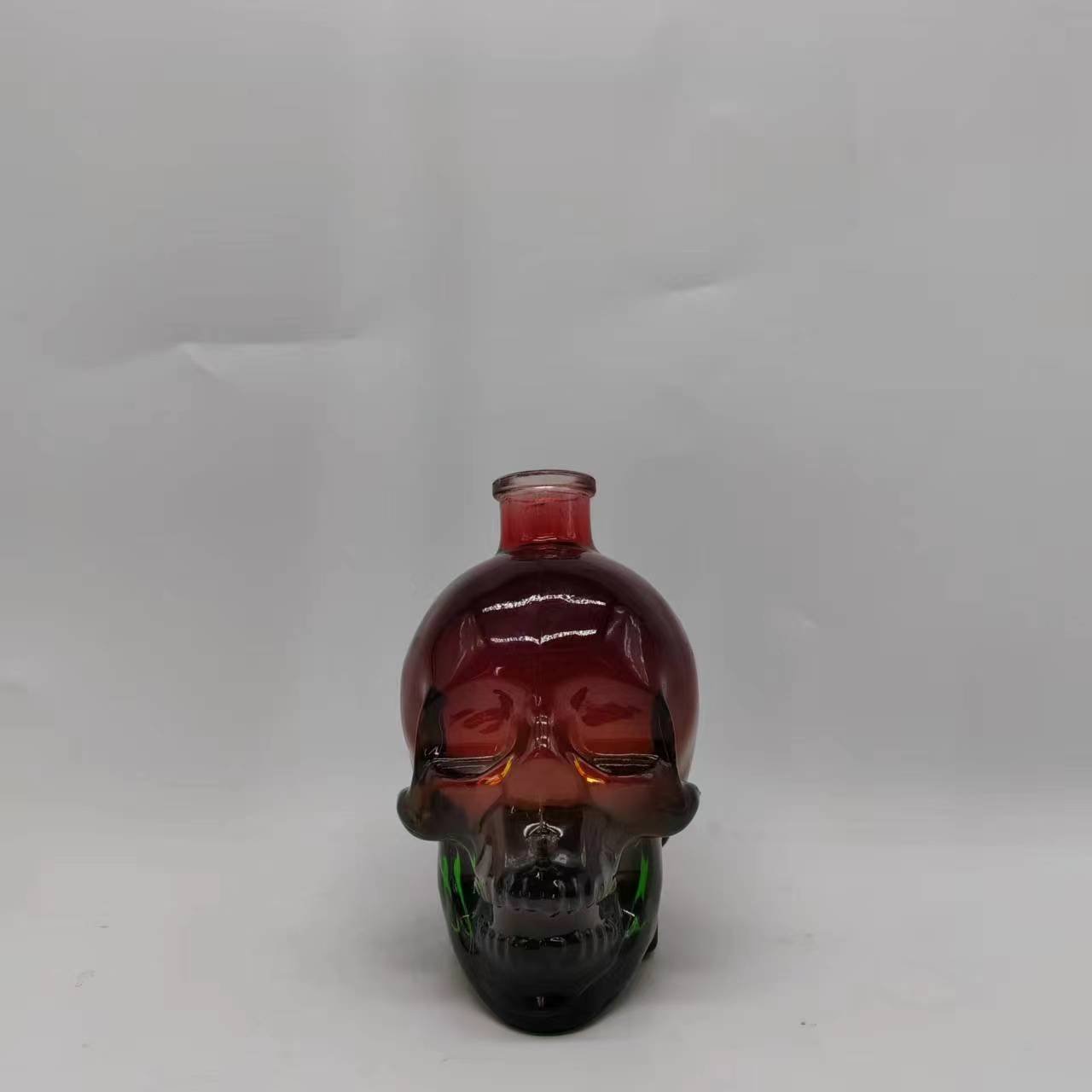 factory wholesale 400ml Spray color whiskey glass empty bottles skull shape glass liquor bottle with plastic screw cap