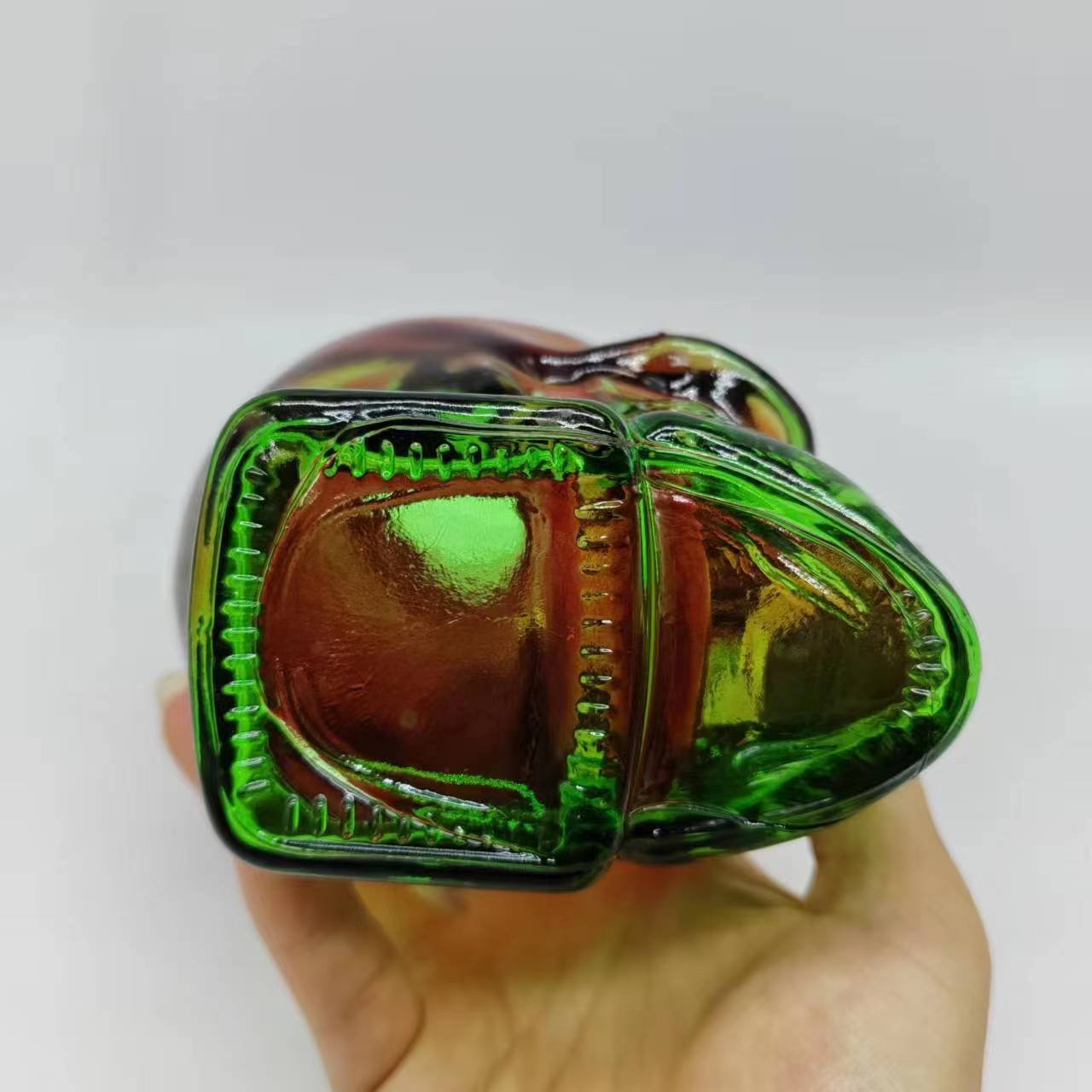 factory wholesale 400ml Spray color whiskey glass empty bottles skull shape glass liquor bottle with plastic screw cap
