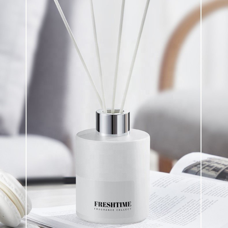 High quality elegant round shiny black and white 150ml empty perfume reed diffuser bottle