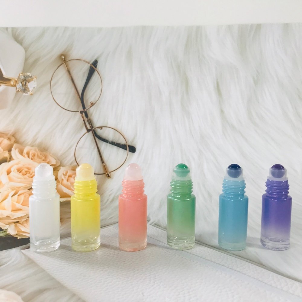 Wholesale 5ml colored purple pink blue yellow white gradient gemstone roll on glass bottles for essential oil