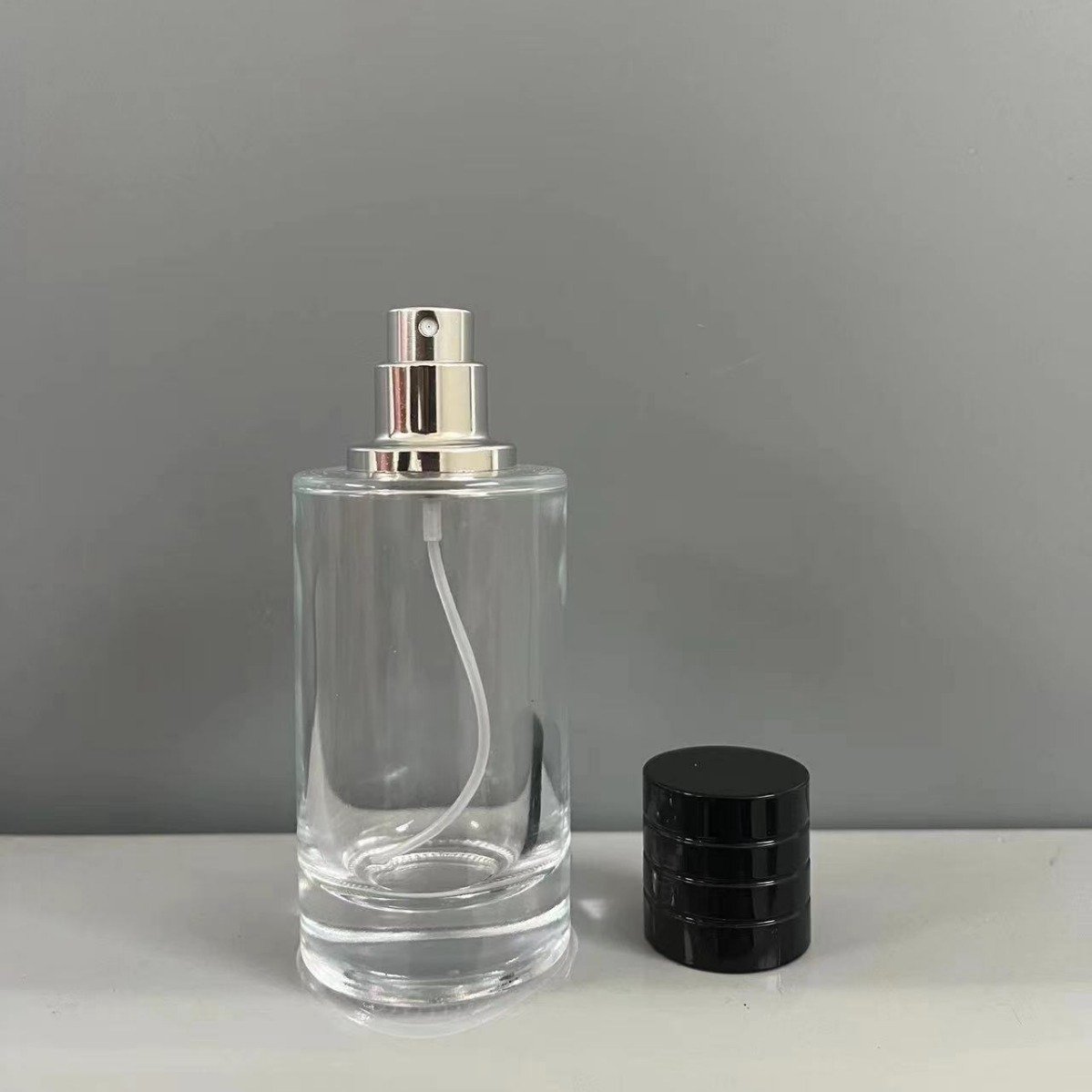 Empty Round Cylinder Shape 30ML 50ML Transparent Perfume Glass Bottle Spray Bottle Refillable