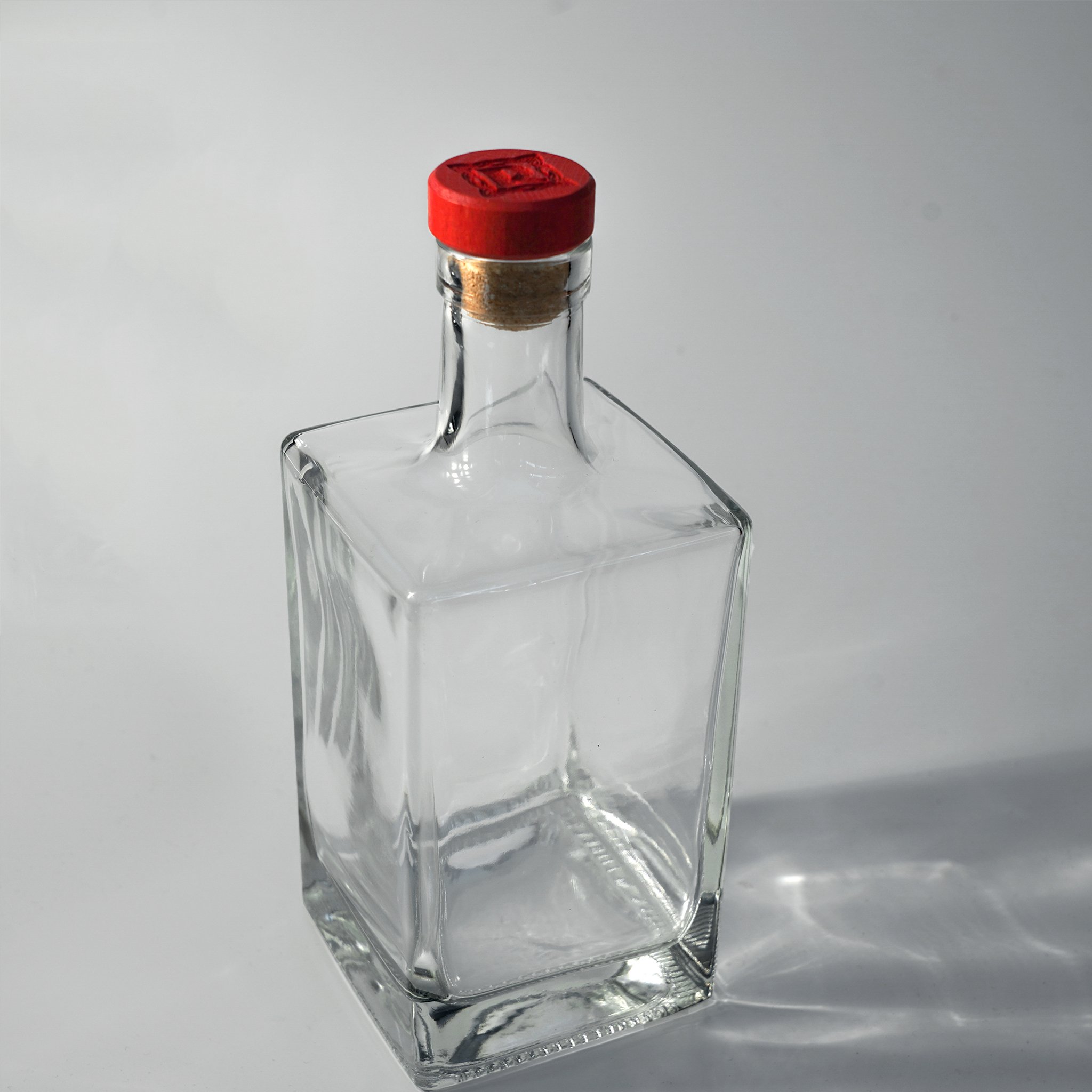 Wholesale Customized Bar Pop Square 700ml Clear Whiskey Bottle Personalized Alcohol Container Best Whiskey glass bottles