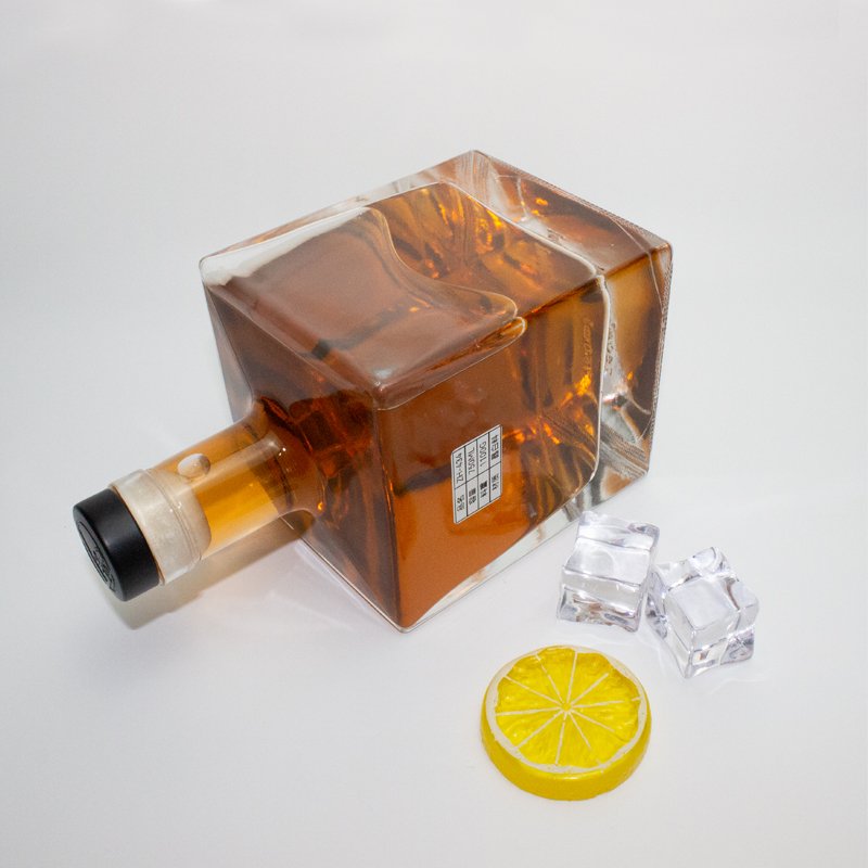 Customized square liquor bottle 750ml 500ml gin whisky spirit vodka brandy bottle packing whiskey bottle glass 750ml