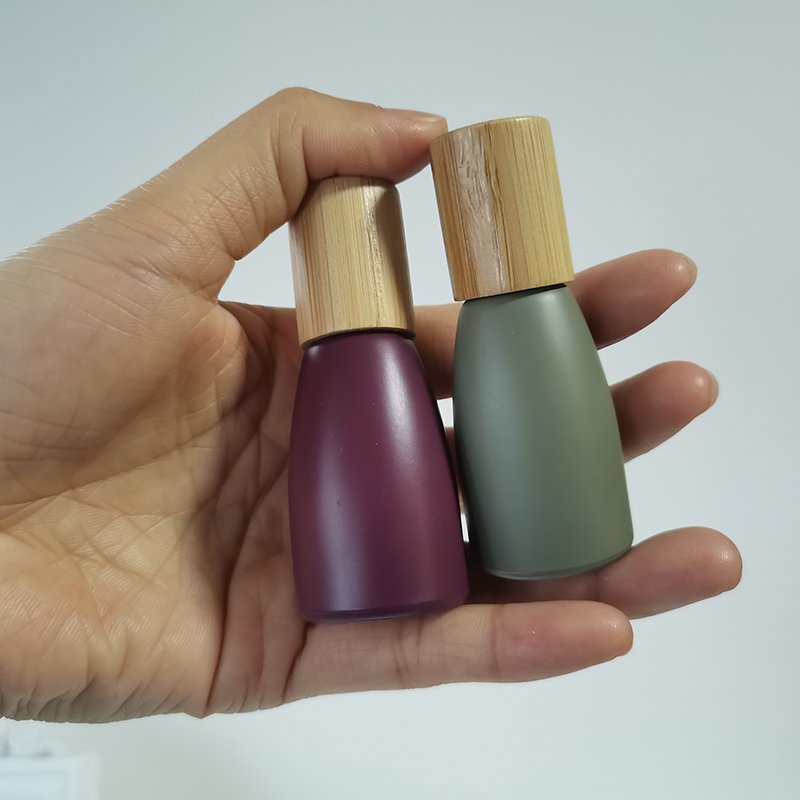 New Morandi Series Essential Oils Roll on Bottle 10ml matte colored glass bottle bottle with steel plug roller bamboo cap
