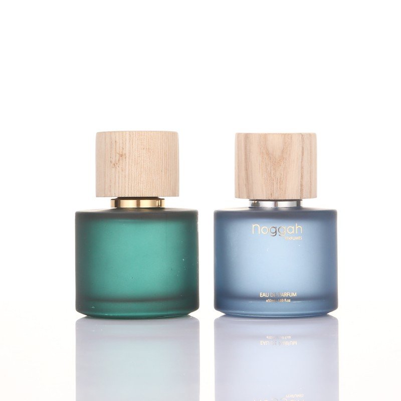 Wholesale 100ml 50ml 30ml Round Frosted Clear Glass Perfume Bottle With Wooden Cap