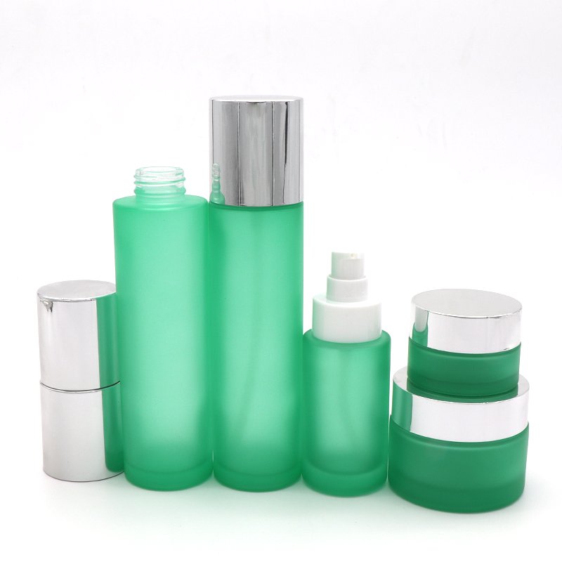 Golden Supplier Trade Fancy 30g 50g 15ml 30 Ml 120ml Matte White Silver Cap Essential Oil Glass Bottle 30ml