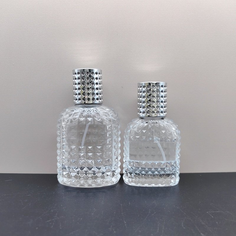 Stock 30 50ml Pineapple Bottle Luxury Glass Perfume bottle Cosmetic Spray bottle With Electrochemical Aluminum Lid