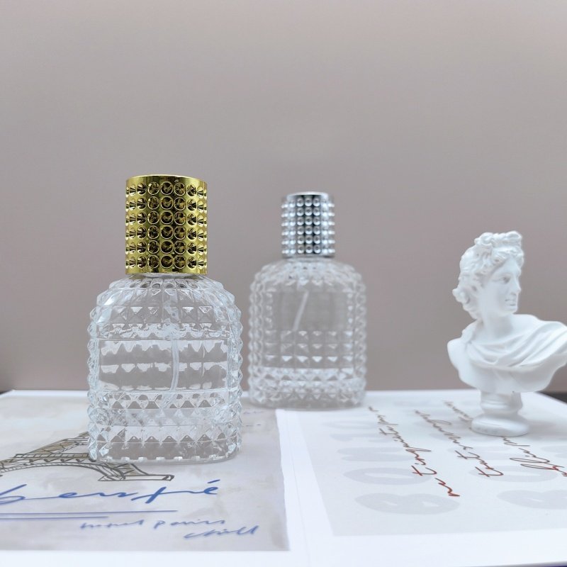 Stock 30 50ml Pineapple Bottle Luxury Glass Perfume bottle Cosmetic Spray bottle With Electrochemical Aluminum Lid