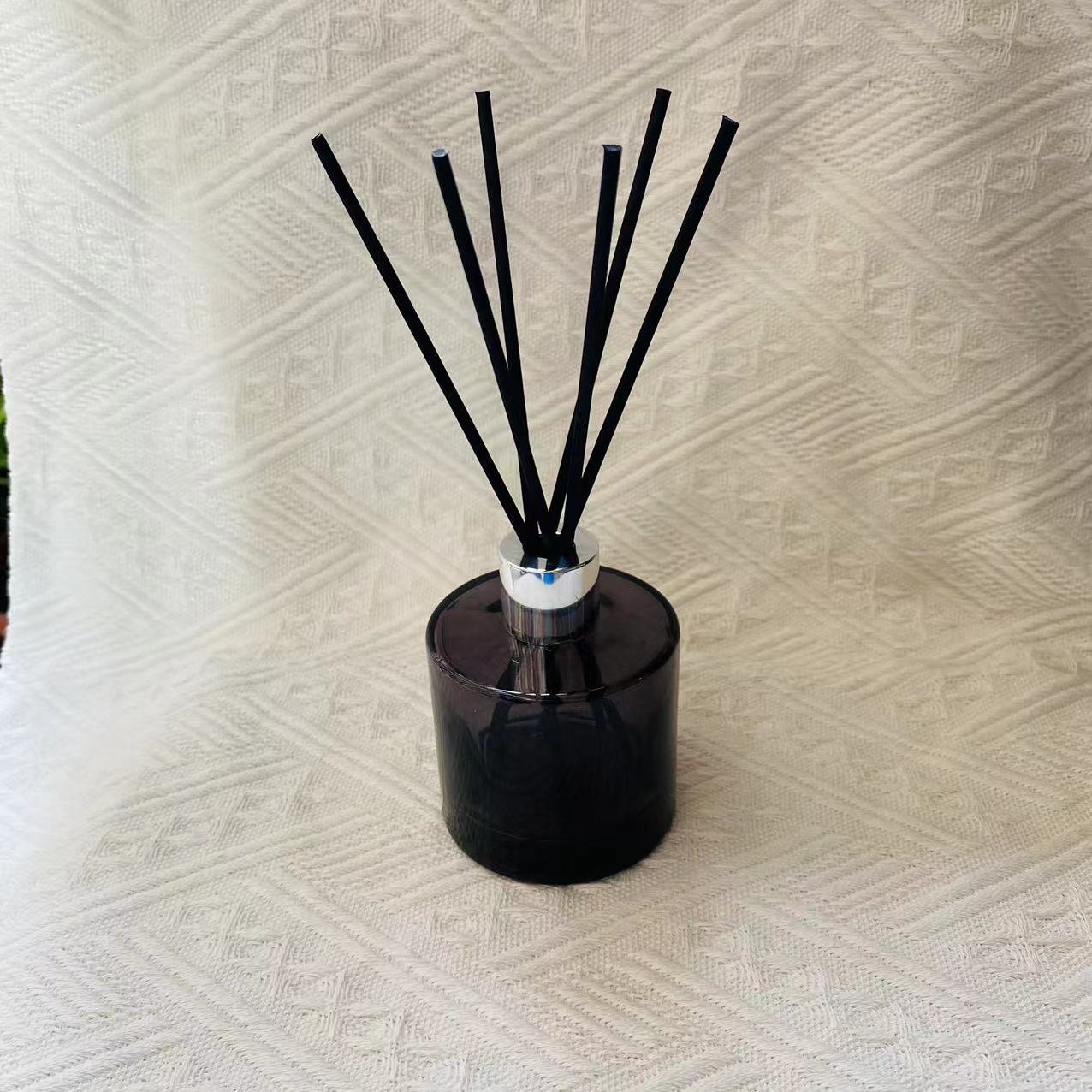 Luxury Gloss White Glass Diffuser Bottle 100ml 150ml 200ml With Screw Cap Cylinder Translucent Black Reed Diffuser Bottle