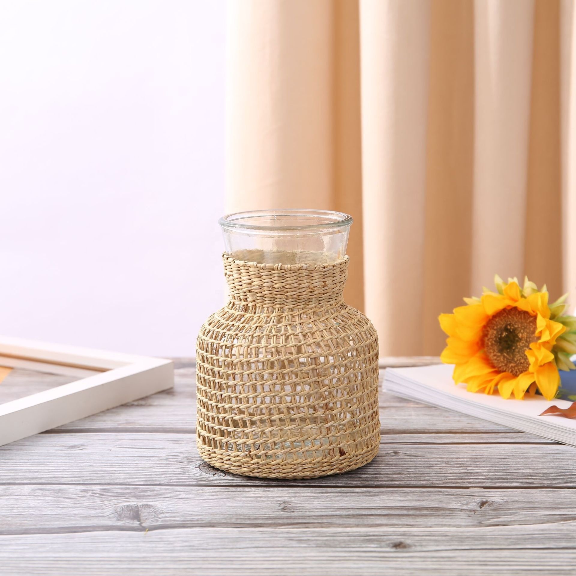 Reusable Sea Grass Woven Glass Cup with Rattan Seagrass Bottle Sleeve For Cold Drinks Seagrass Wrapped Drinking Glass Bottle