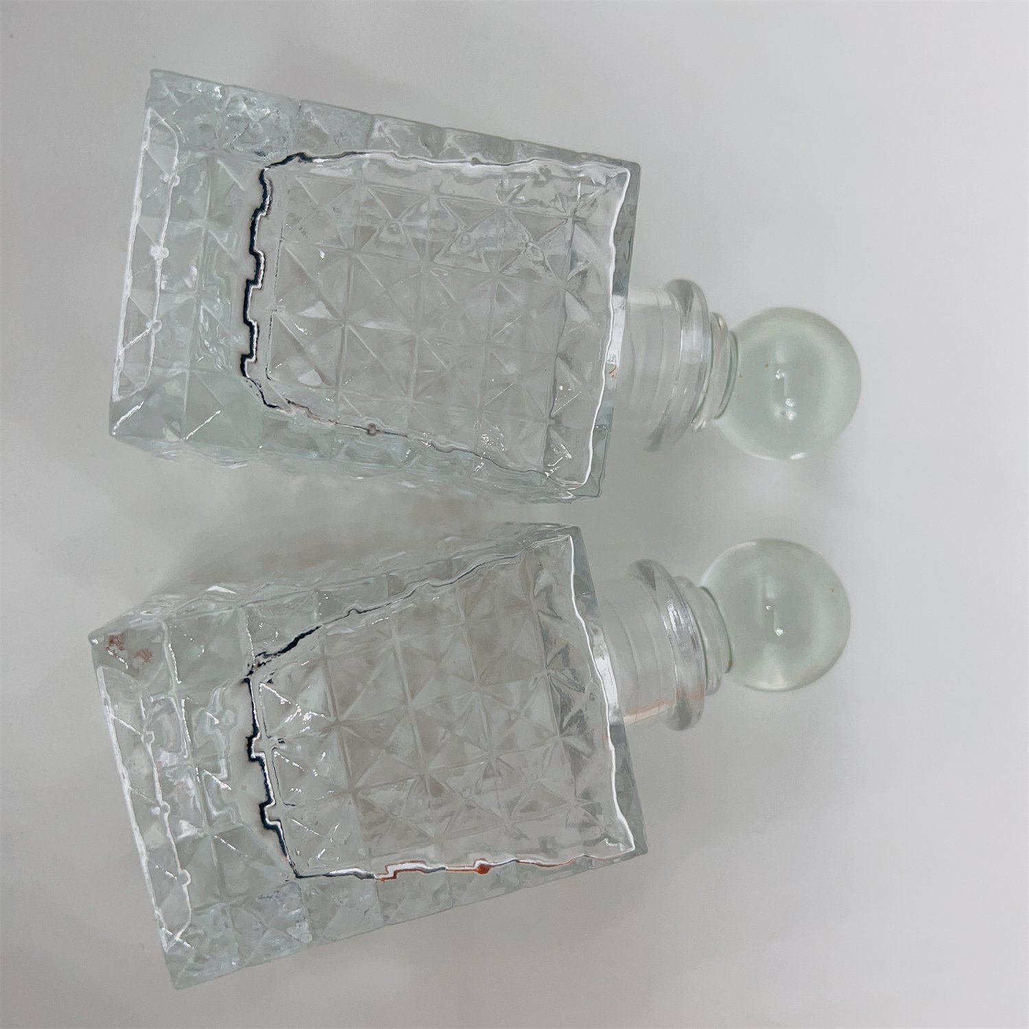buckle glass expansion decoration aromatherapy glass bottle with ball top 100 ml