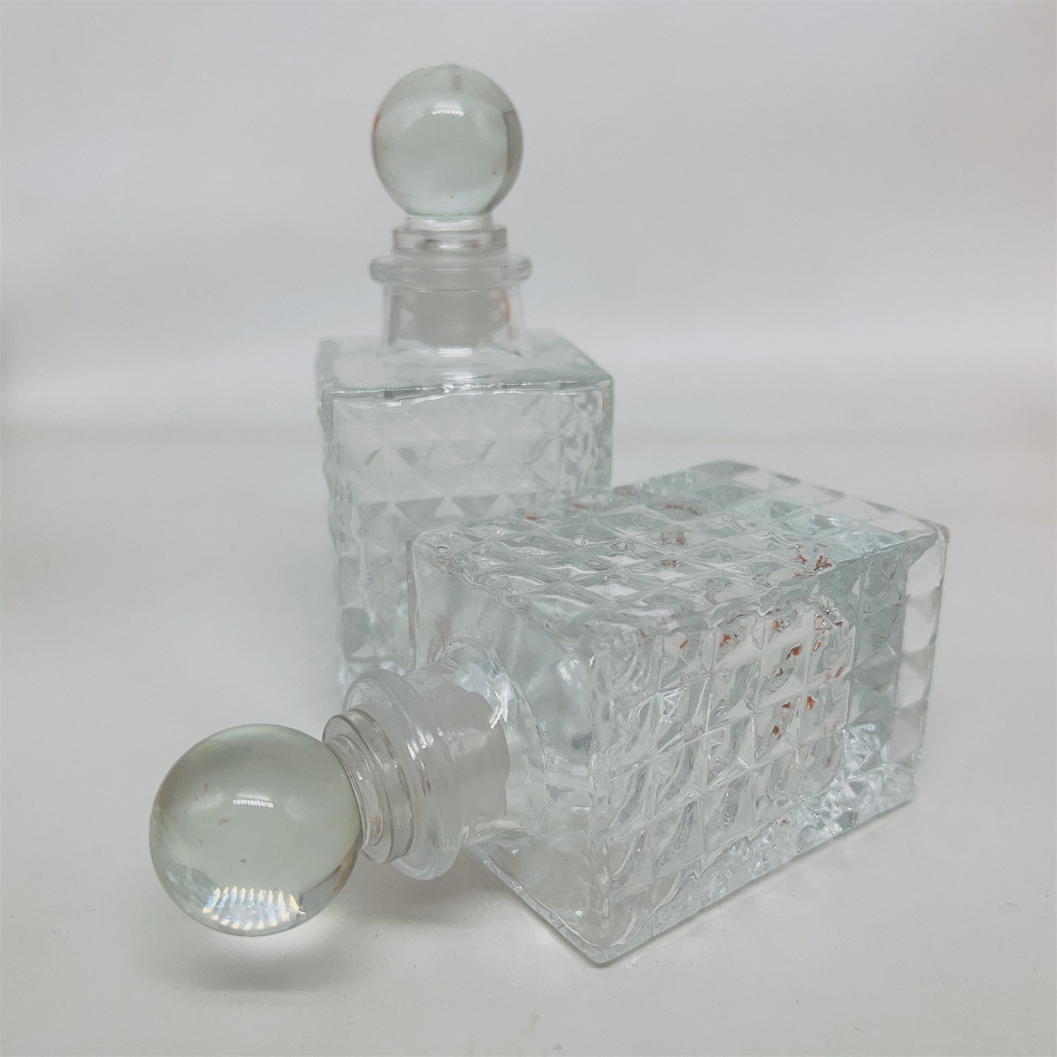 buckle glass expansion decoration aromatherapy glass bottle with ball top 100 ml